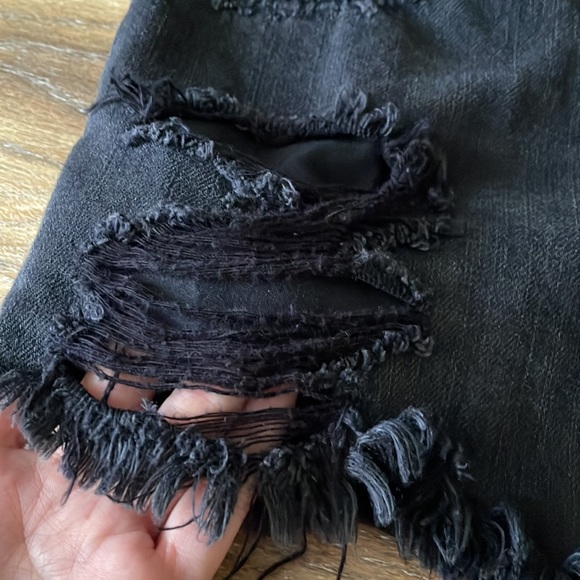 Abercrombie & Fitch High Rise Shorts Distressed - Picture 6 of 12